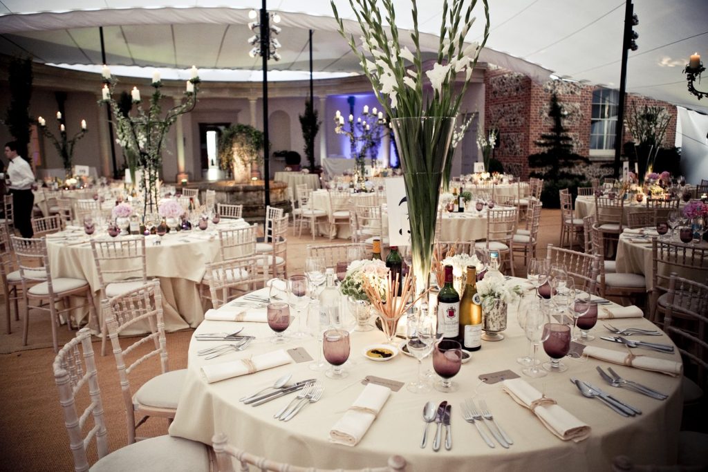 A freeform stretch tent structure