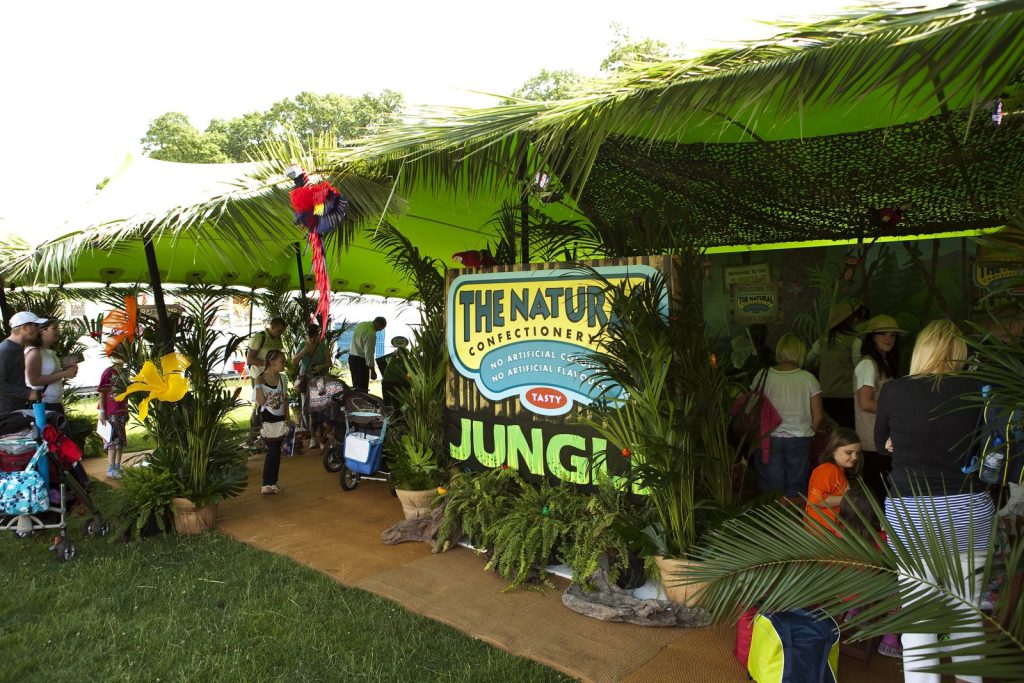 A freeform stretch tent structure